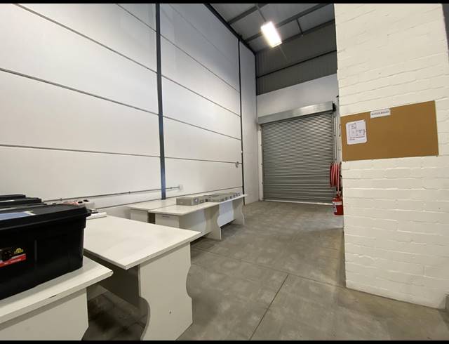 323M² WAREHOUSE TO LET IN BRACKENFELL INDUSTRIAL